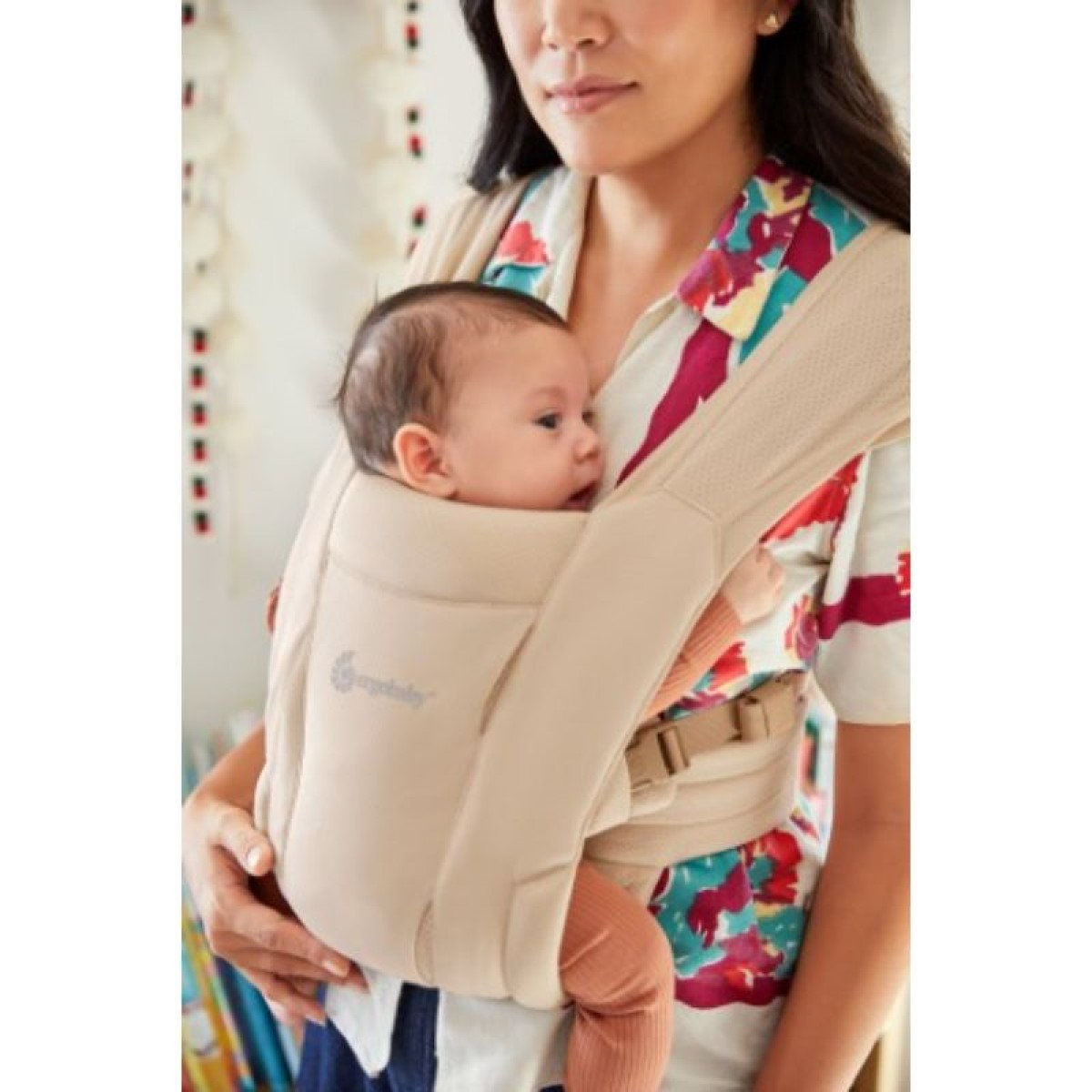 Bež Ergobaby nosilka Embrace Soft Air Mesh, Cream-4