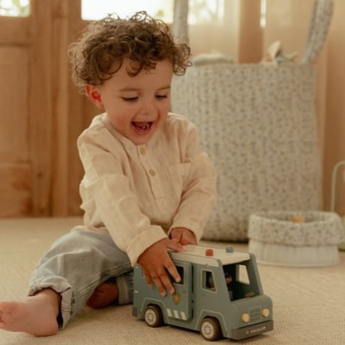 Moder lesen policijski kombi (24m+), Little Dutch (LD2541)4