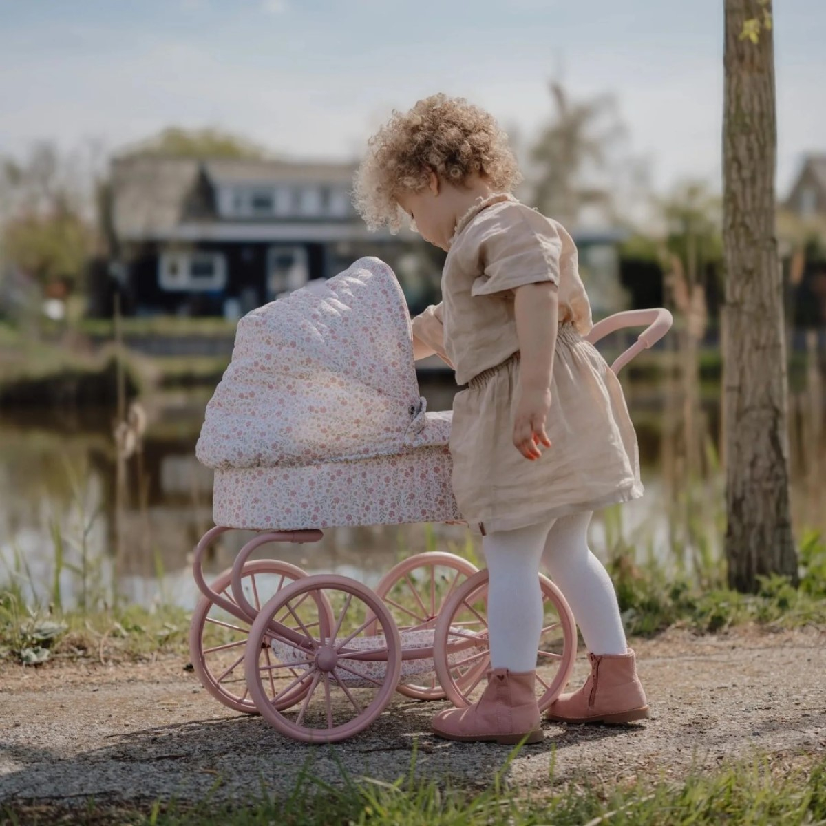 Roza klasičen voziček za punčko Soft Flowers (36 mesecev+), Little Dutch (LD4586)