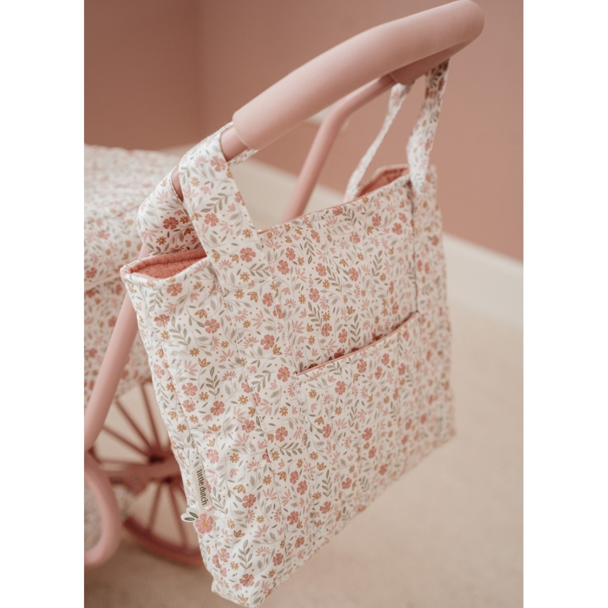 Roza previjalna torba za punčko Soft Flowers (3 leta+), Little Dutch (LD4589)