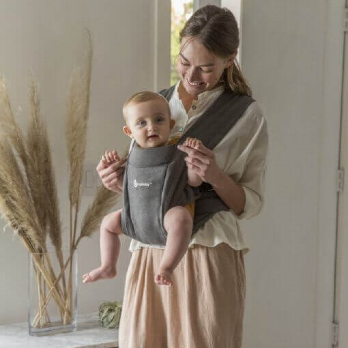 Siva Ergobaby nosilka Embrace, Heather Grey-4